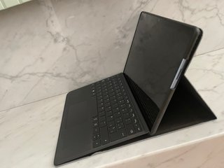 Microsoft Surface Pro 9 i5 256GB + Teclado y Ratón