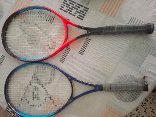 Raqueta de Tenis Roja y Negra