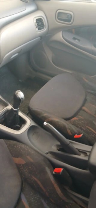 Nissan Almera 2001