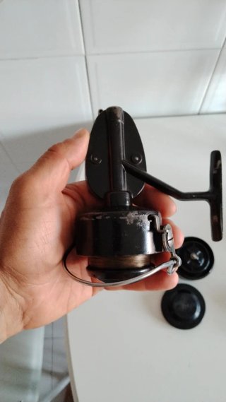 Dos carretes de pesca Mitchell 350 con bobinas