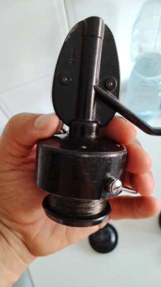 Dos carretes de pesca Mitchell 350 con bobinas