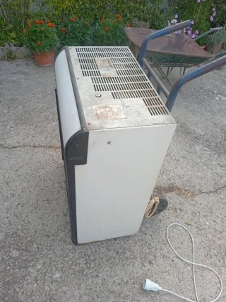 Nevera pequeña con puerta de cristal