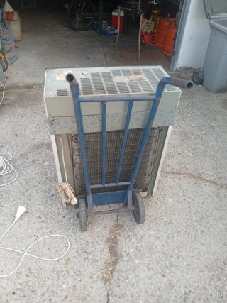 Nevera pequeña con puerta de cristal