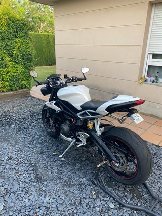 Triumph Street Triple 765 RS Blanca