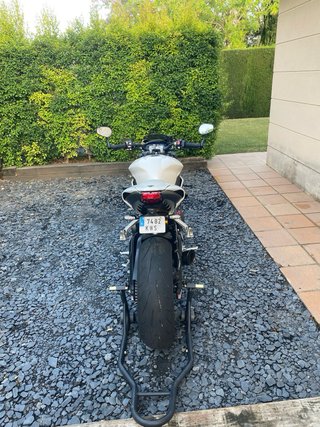 Triumph Street Triple 765 RS Blanca