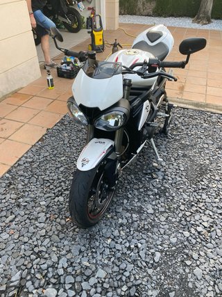 Triumph Street Triple 765 RS Blanca