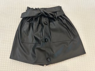 Falda pantalón de piel sintética Talla 14, nueva