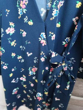 Vestido Zara Basic floral azul talla M