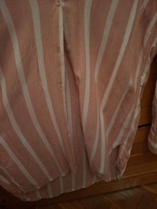 Camisa de rayas rosa y blanca