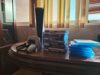 PS5 (PlayStation 5) + 2 Mandos + 17 Juegos
