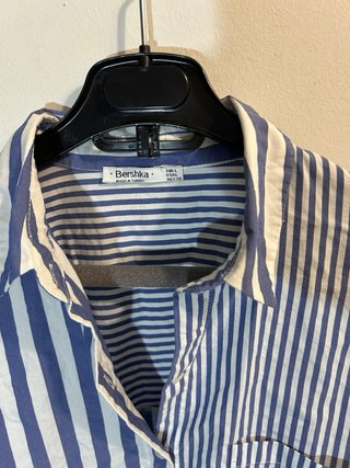 Camisa Bershka rayas azul y blanco Talla L