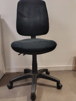 Silla de oficina negra