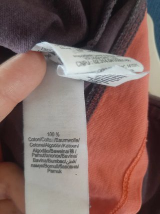 Camiseta manga larga estampada.