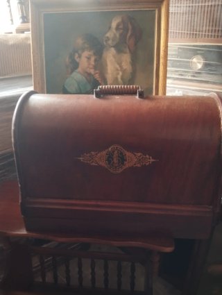 Máquina de coser Singer antigua de manivela