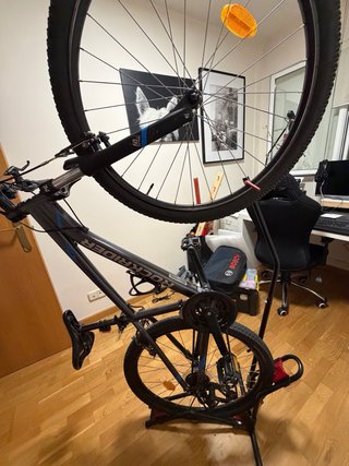 Bicicleta Rockrider ST 100 CFG 27.5 con pie 90º