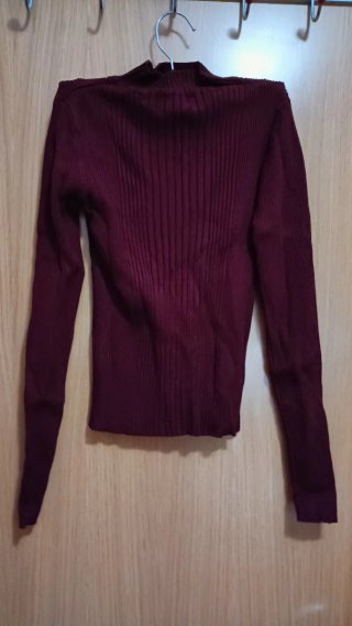 Jersey burdeos cuello alto