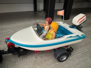 Playmobil Coche Azul con Lancha y Figuras