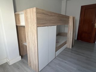Cama litera con armario y escalera