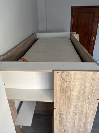 Cama litera con armario y escalera