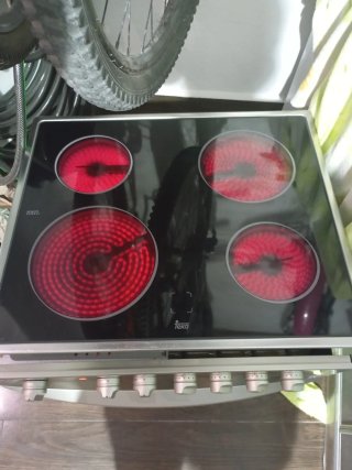 Horno con placa vitrocerámica Teka