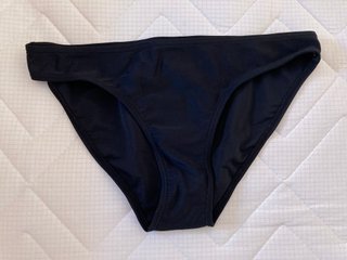 Bikini negro con flores