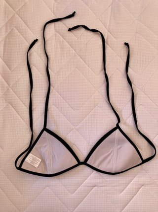 Bikini negro con flores