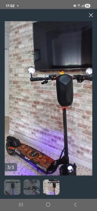 Patinete eléctrico marca B-MOV con luces