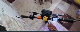 Patinete eléctrico marca B-MOV con luces