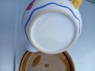 Tetera de cerámica con plato