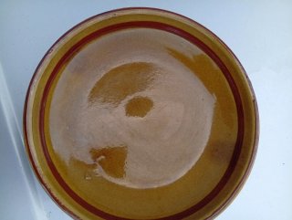 Tetera de cerámica con plato