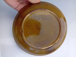 Tetera de cerámica con plato