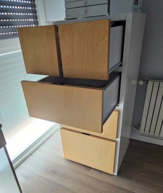 Cómoda IKEA Rakke (5 cajones) - Madera y Blanco
