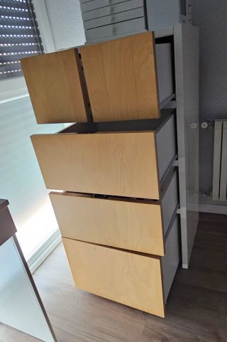 Cómoda IKEA Rakke (5 cajones) - Madera y Blanco