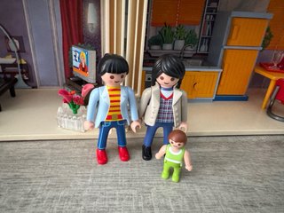 Casa Playmobil con figuras y accesorios