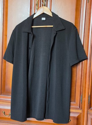 Camisa negra manga corta