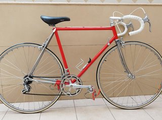 Bicicleta Clásica de Carretera Roja