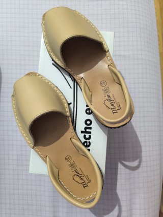 Sandali in pelle per bambina in giallo