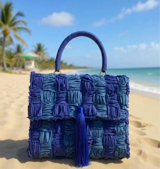 Bolso de mano azul y morado