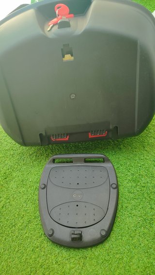 Baúl Moto Grande SILENCE 47L (SHAD) + Base y 2 lla