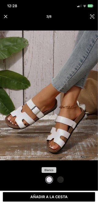 Sandalias blancas con hebilla
