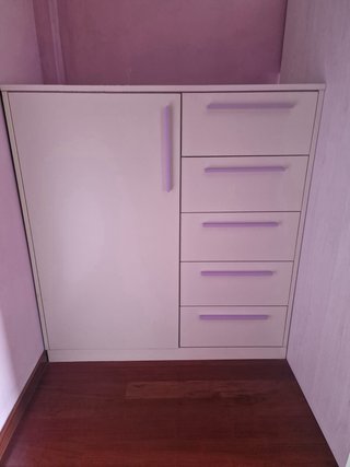 Litera  de dos camas con cajones y gavetero.