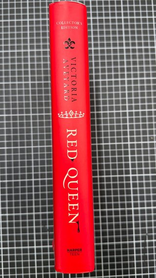 Red Queen Collector's Edition