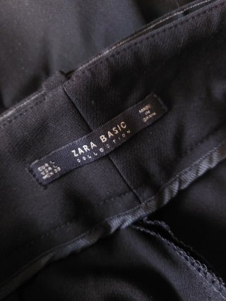 Pantalón de vestir negro con cinturón ancho