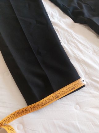 Pantalón de vestir negro con cinturón ancho