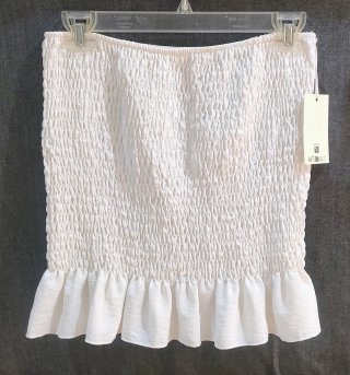 Top blanco fruncido con volante