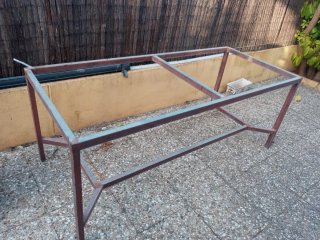 Mesa de hierro resistente