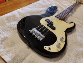 Bajo eléctrico Precision Bass