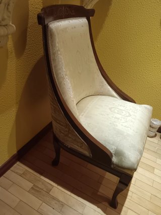 URGE VENDER POR TRASLADO Butacón madera vintage be