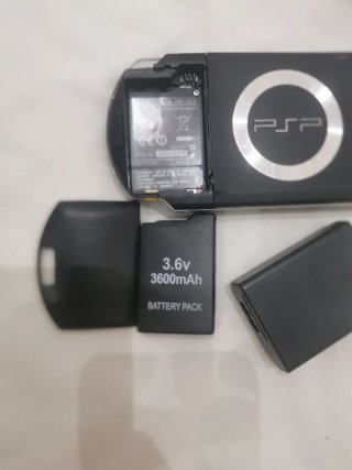Sony PSP 1004 Negra + Cargador
