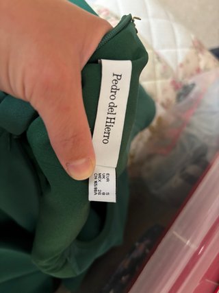 Vestido de fiesta verde con volantes